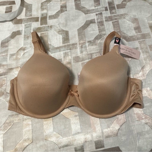 Victoria’s Secret Body By Victoria Lined Perfect Coverage - Picture 1 of 6